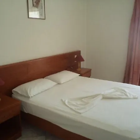 Kamari Bay Otel 2*