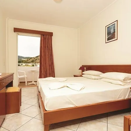 _kamari Bay Hotel 2*