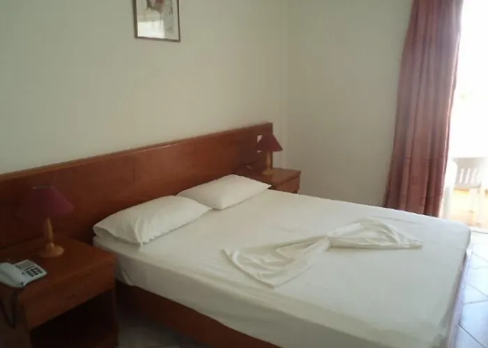 _kamari Bay Hotel