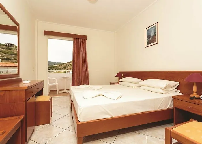 _kamari Bay Hotel 2*