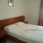 _kamari Bay Hotel