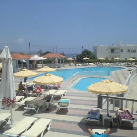 מלון _kamari Bay 2*