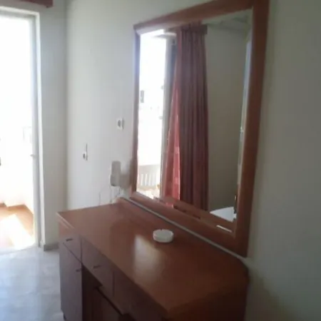 _kamari Bay Hotel 2*